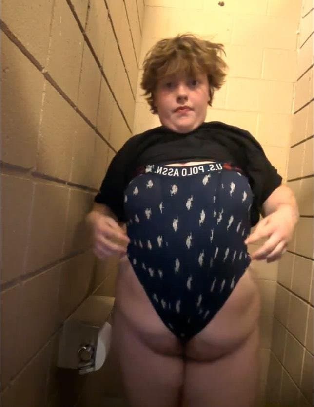 Instagram Wedgie Pig @angiiilovaaa