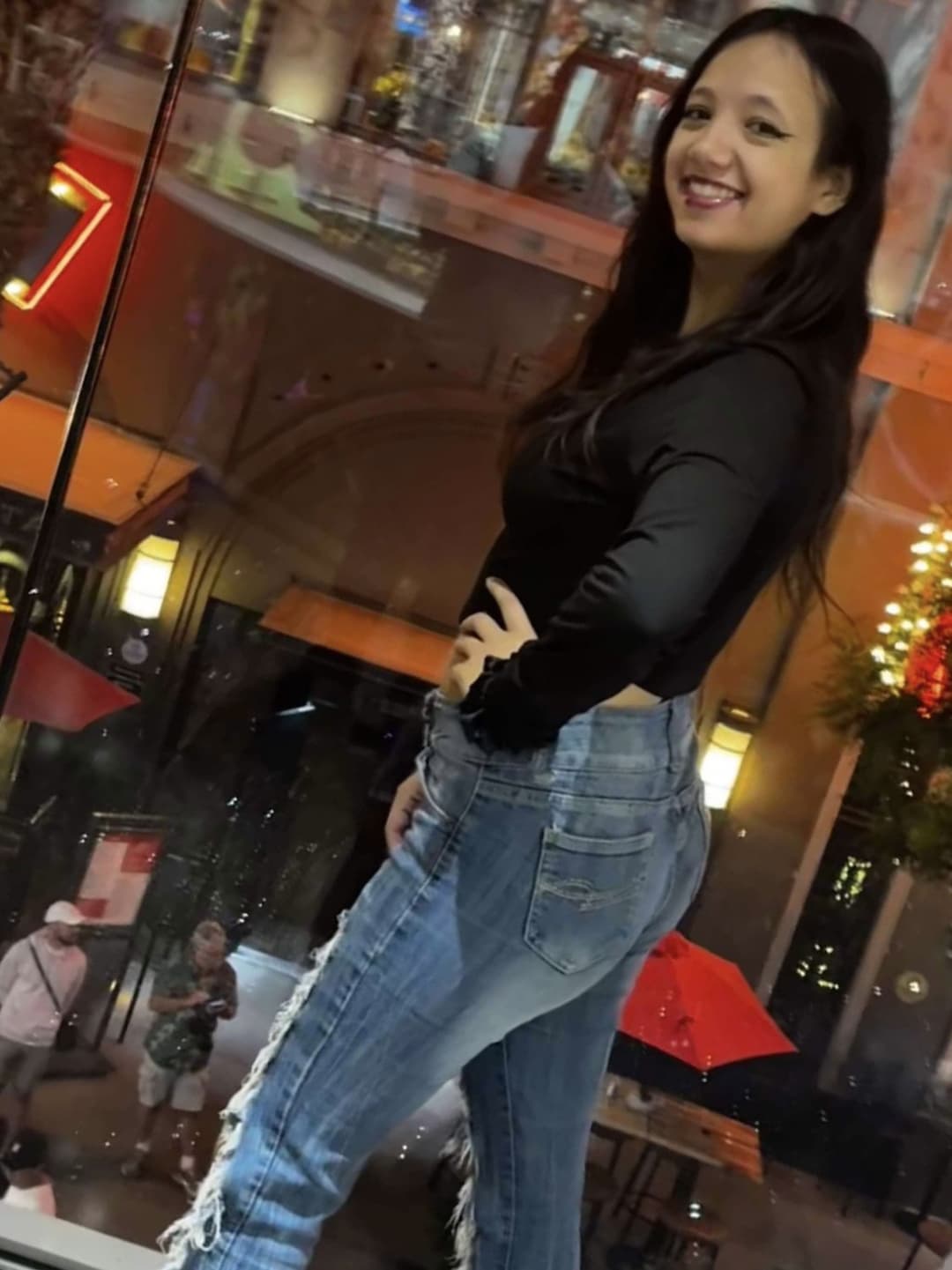 Who has more of Danielle or has met her? ? (18+)! (Chicago)