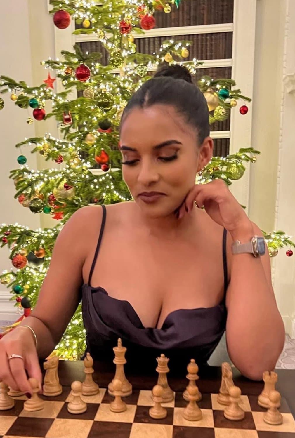 Just completed my 4th F1 season beating my cock to their brown desi presenter w huge curry cannons