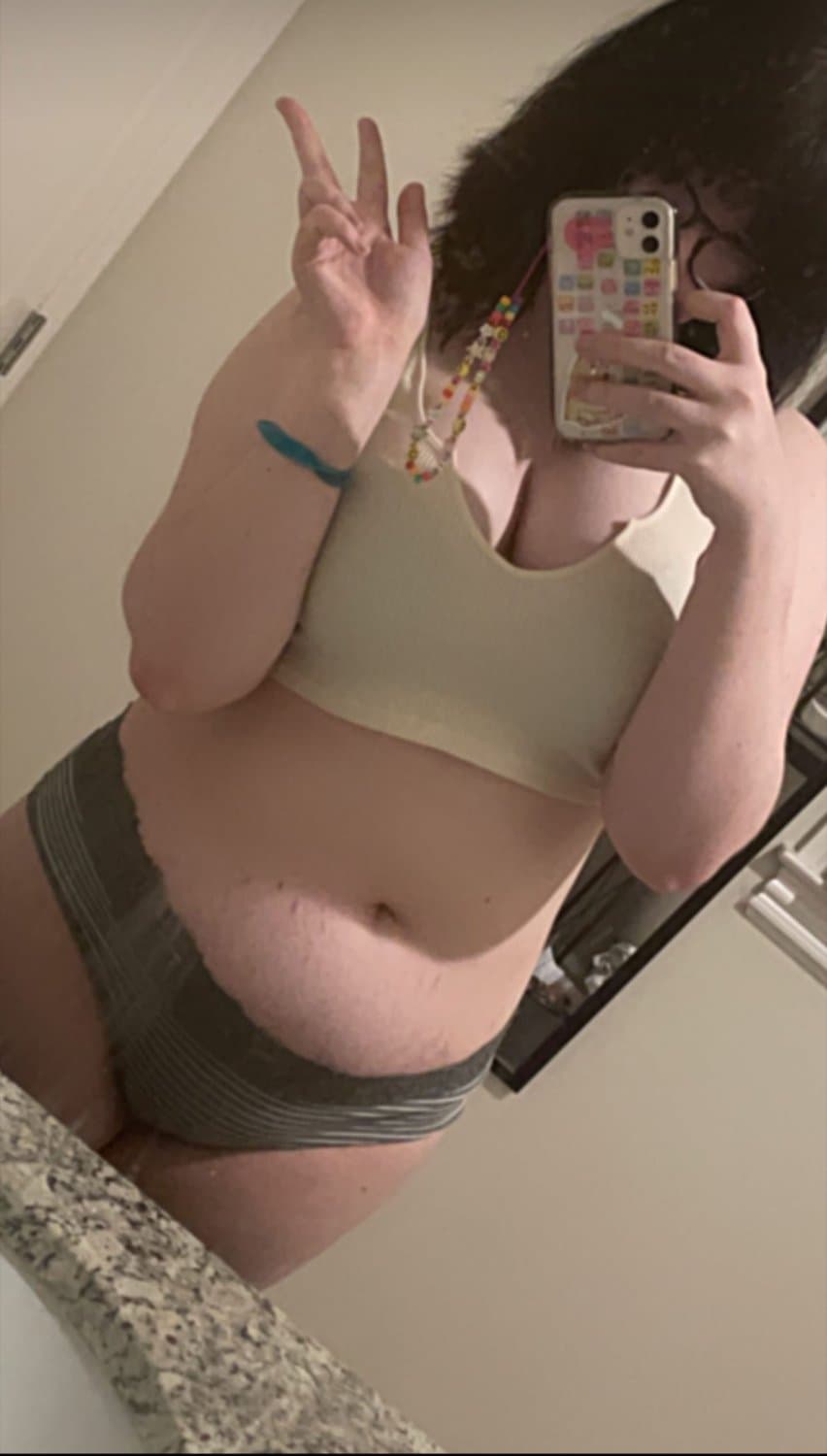 nerdy chubby glasses girl