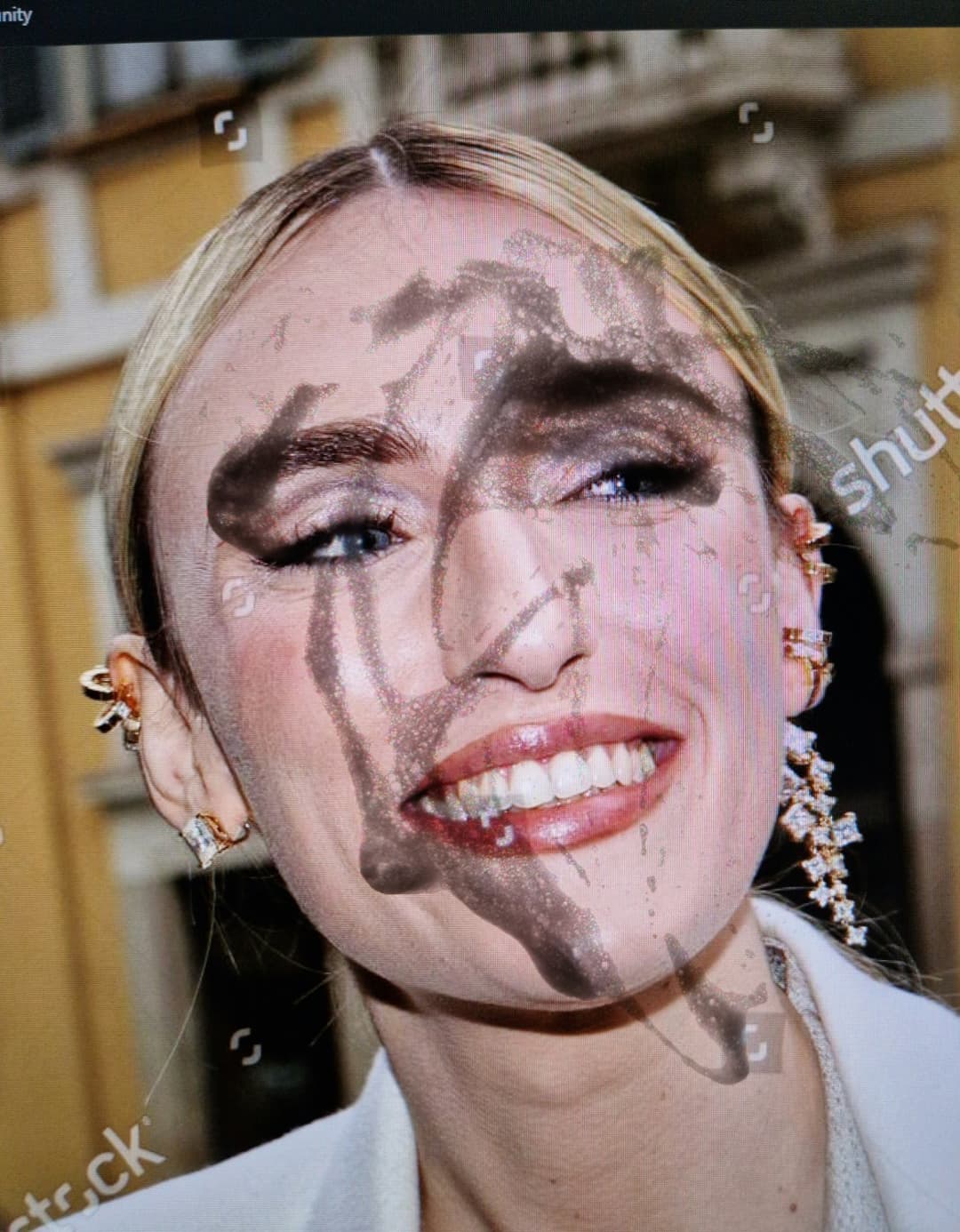 Mara sattei sputata in faccia e sui denti