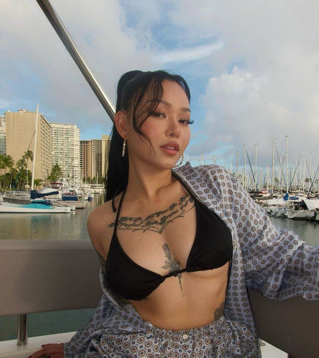 Bella poarch, no lo sabes pero hoy mi pene soltó tanto semen espeso y oloroso, tan rico gracias a ti