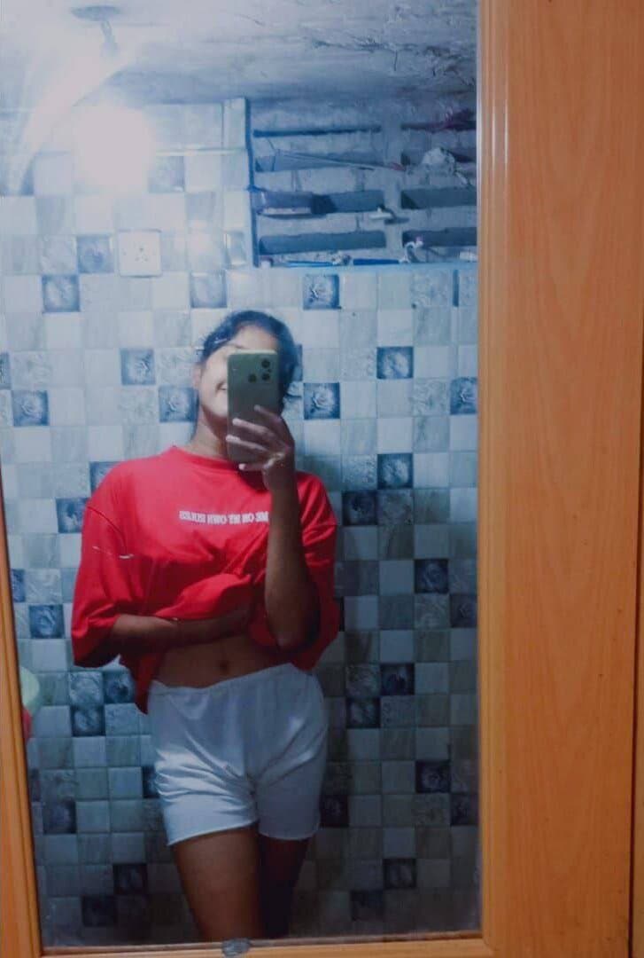 SL Cute Very Beautiful girl nude