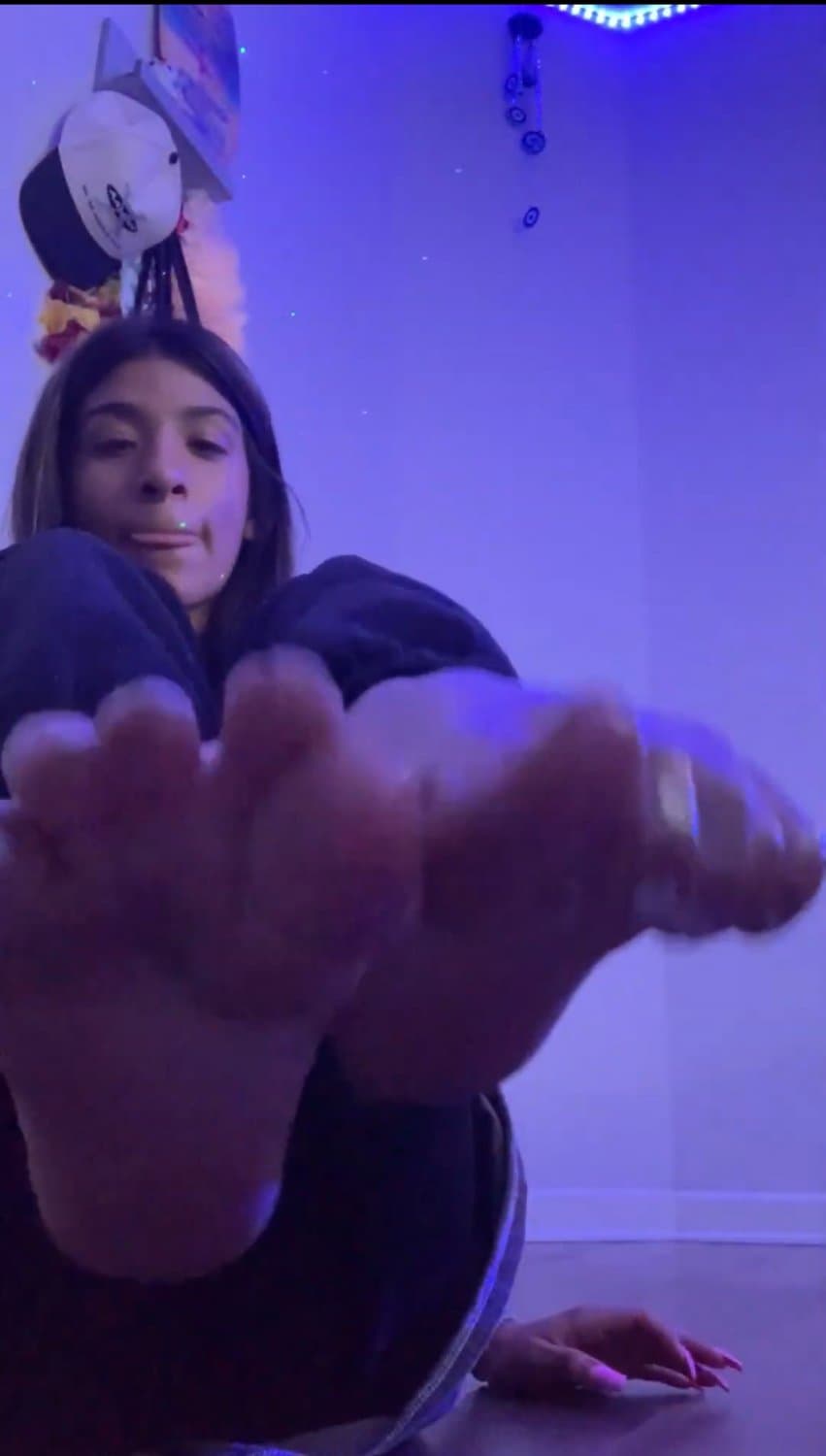 Latina teen baddie gets so Horny she begs me to make her cum OTP