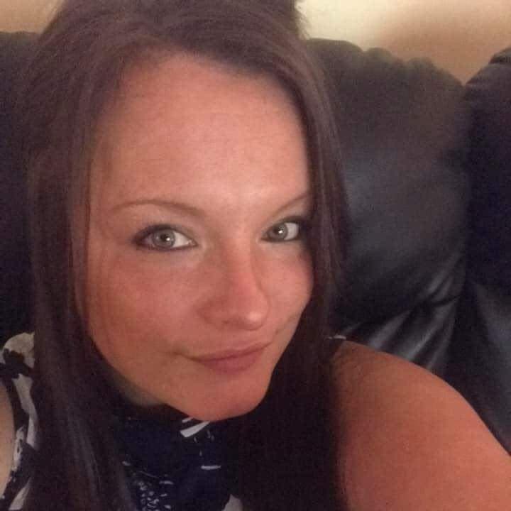 British MILF teases me with her feet