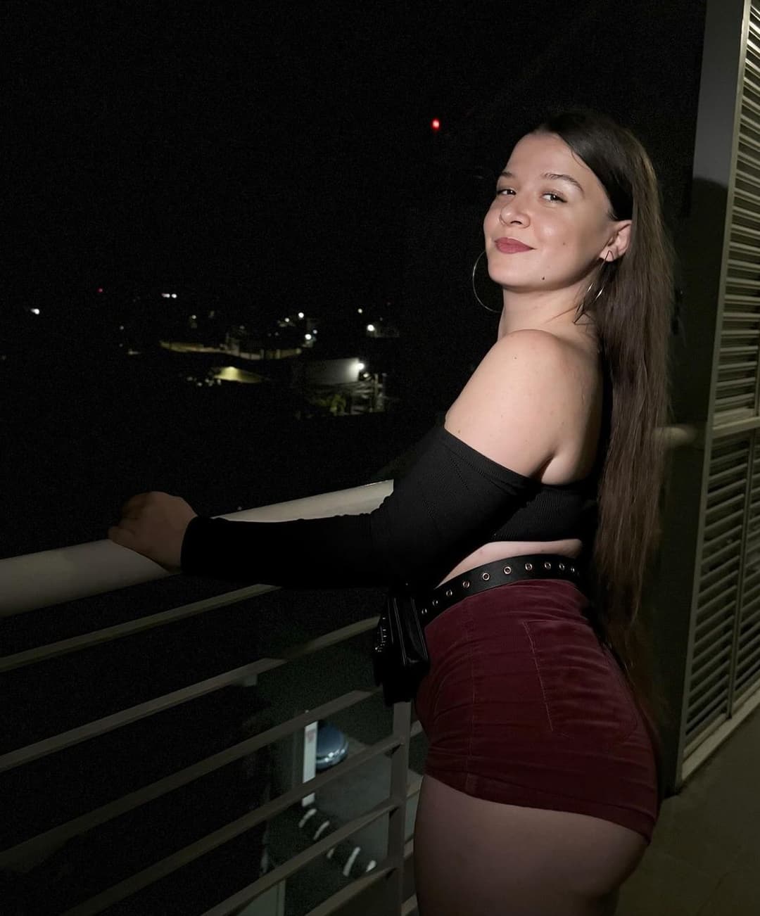 Click to view full size Slutty twerking teen