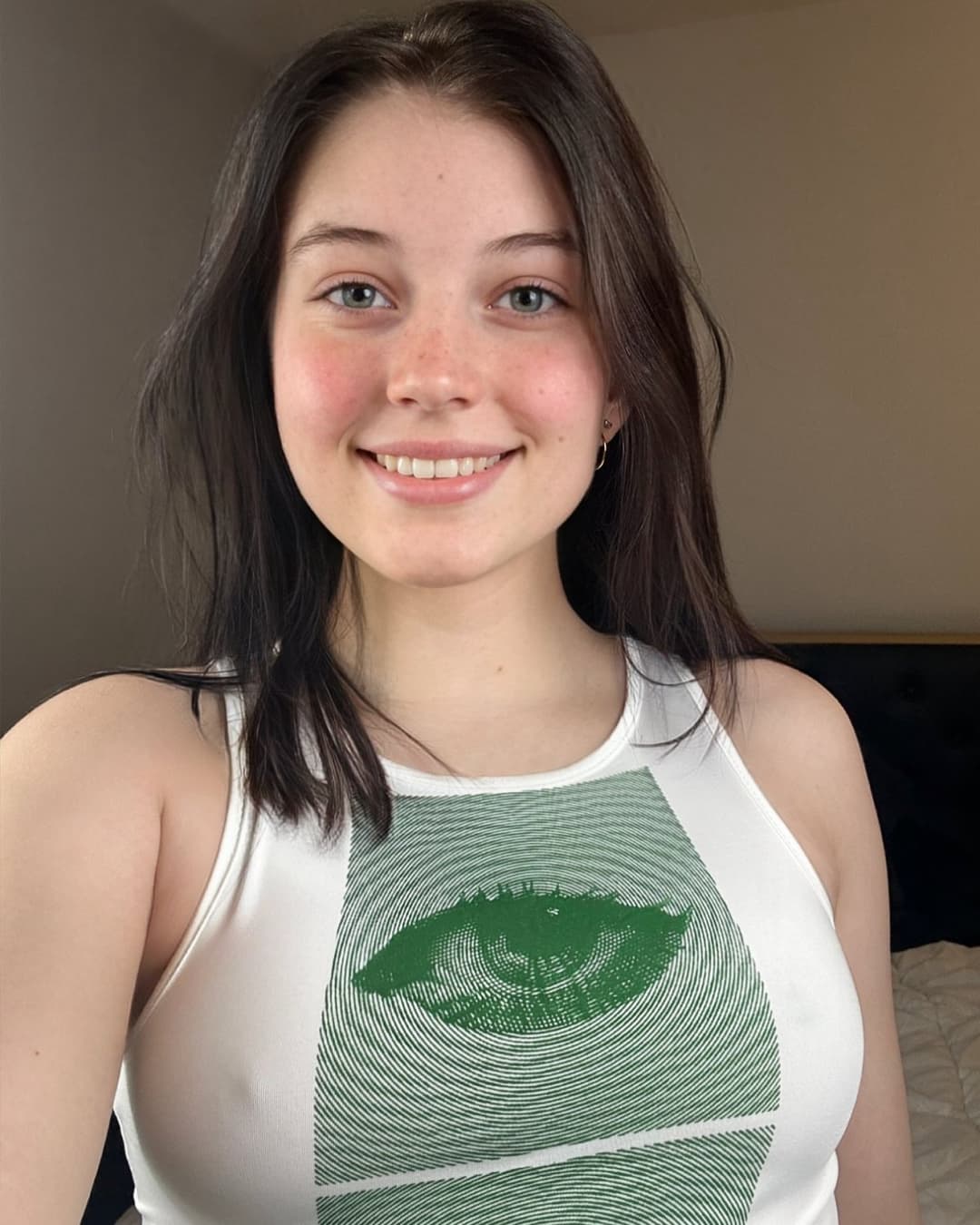 Blue eyes brunette PAWG