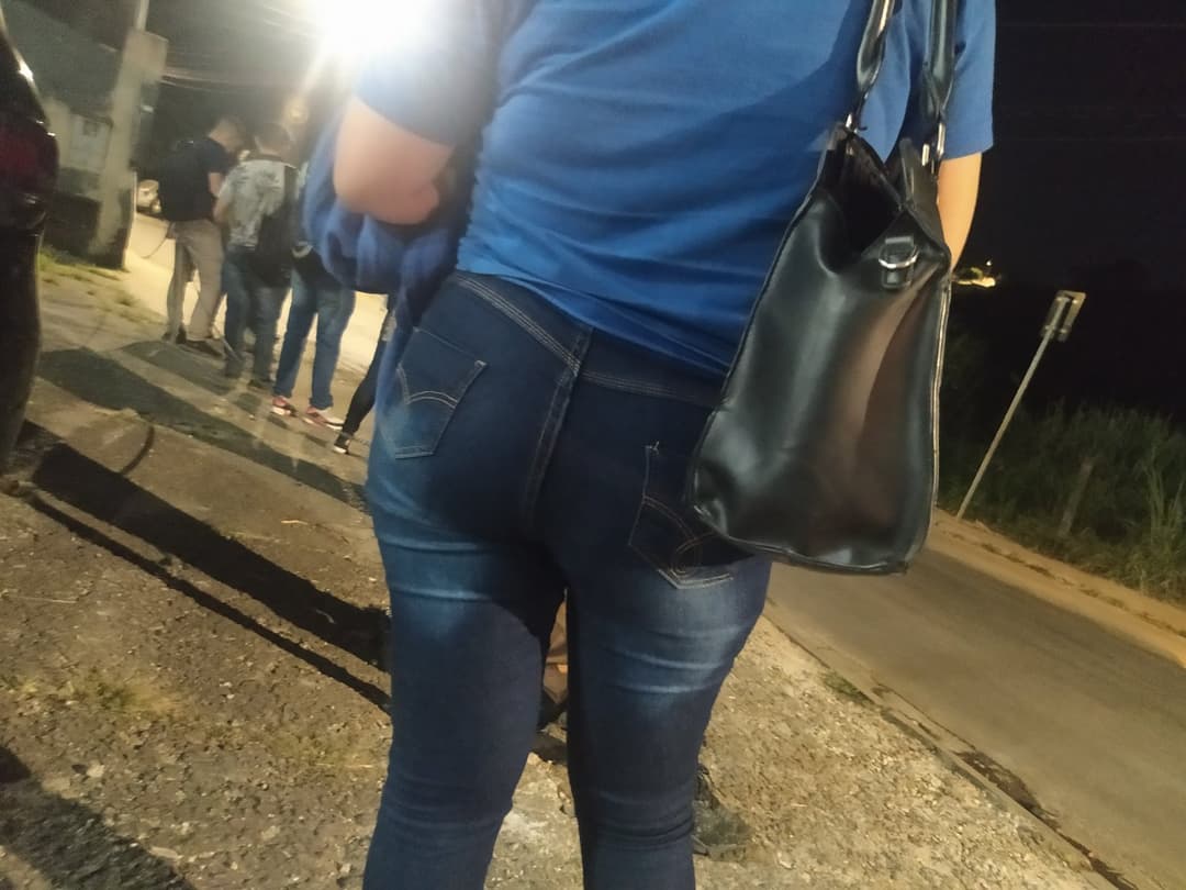 Mature on Bus stop ?