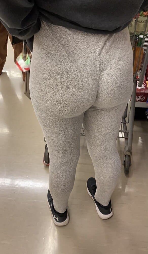 GF ass in grey joggers JIGGLING for me