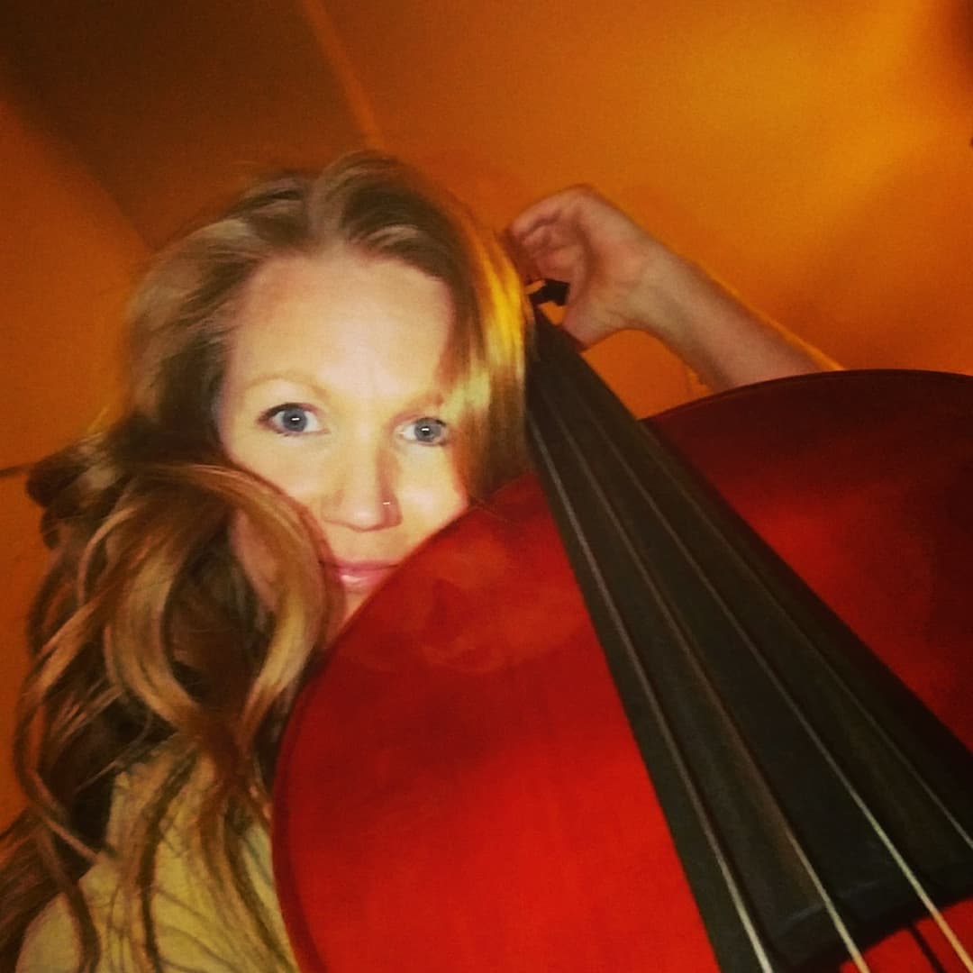 Rachel wanted to make sure everyone was ready to film her showing off her body at mardi gras