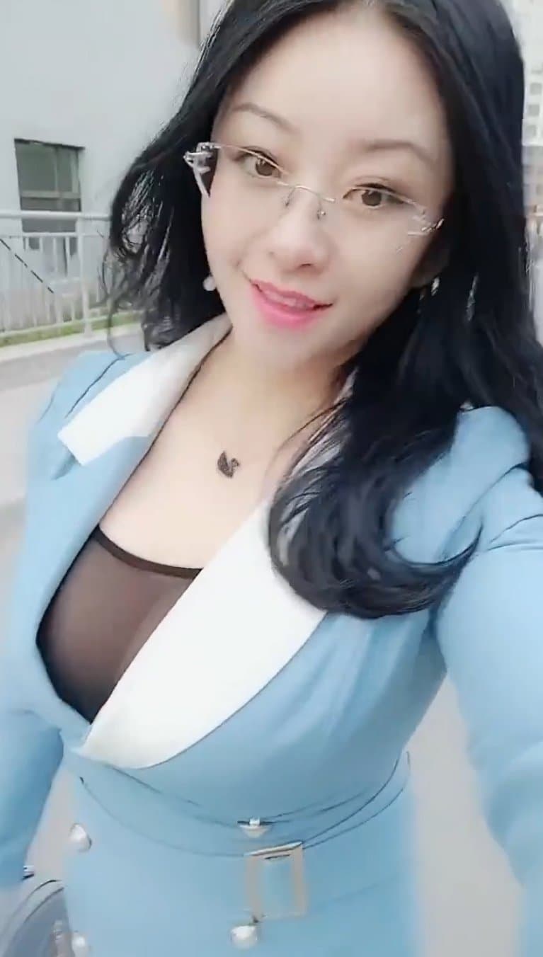 Once again pretending to be a teacher, I successfully got an Asian  milf mom to show her big boobs