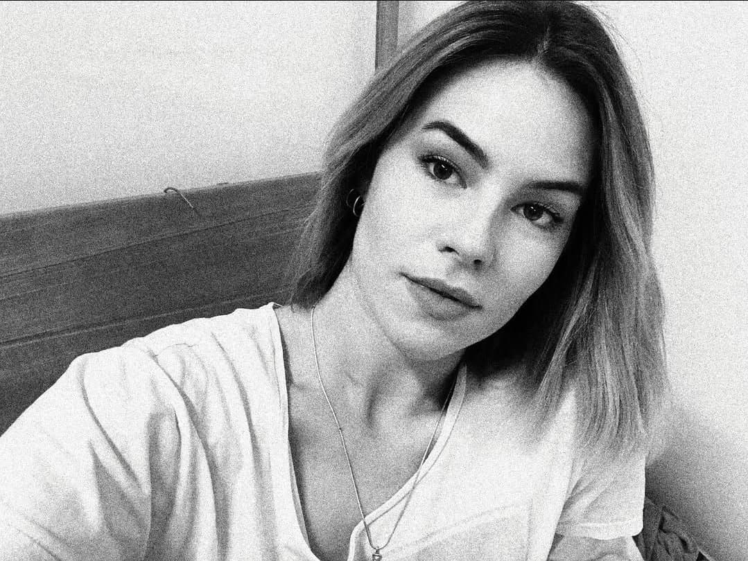 Older sexy girl tries younger dick in a doggystyle