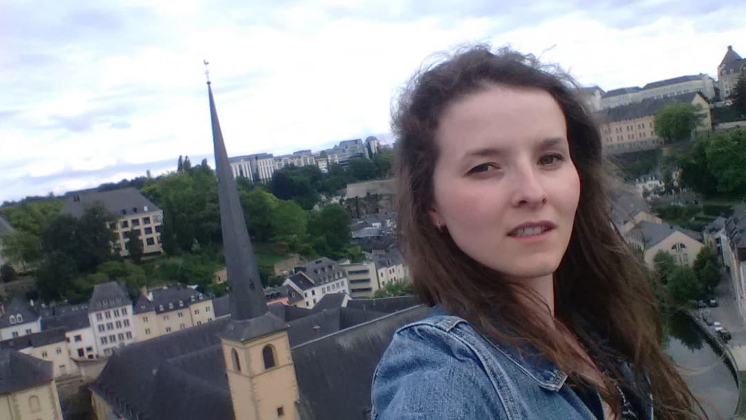 Alexia aime se montrer