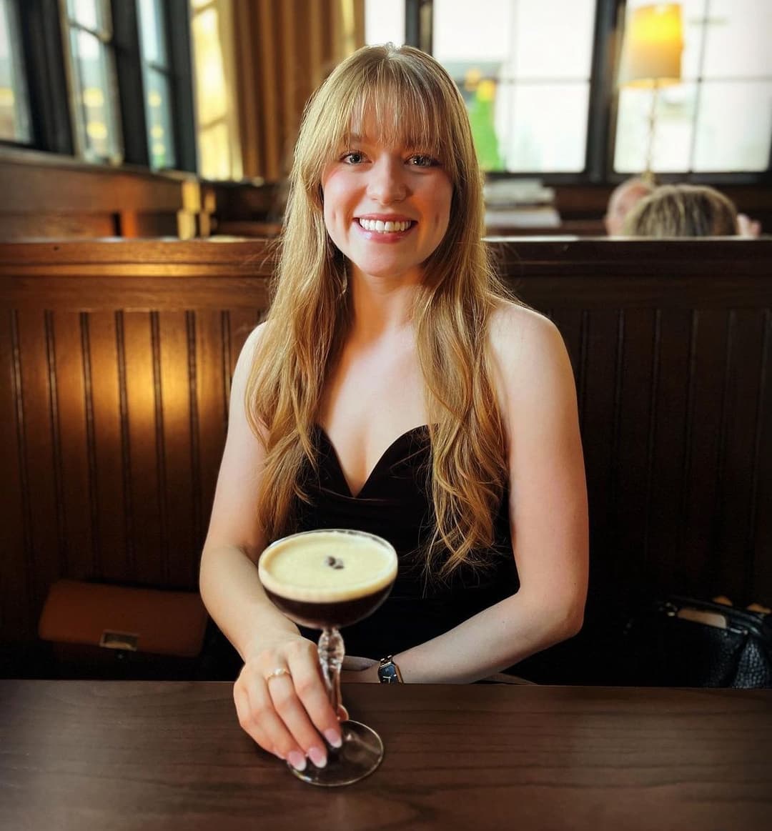 Gorgeous Redhead with a great pale ass