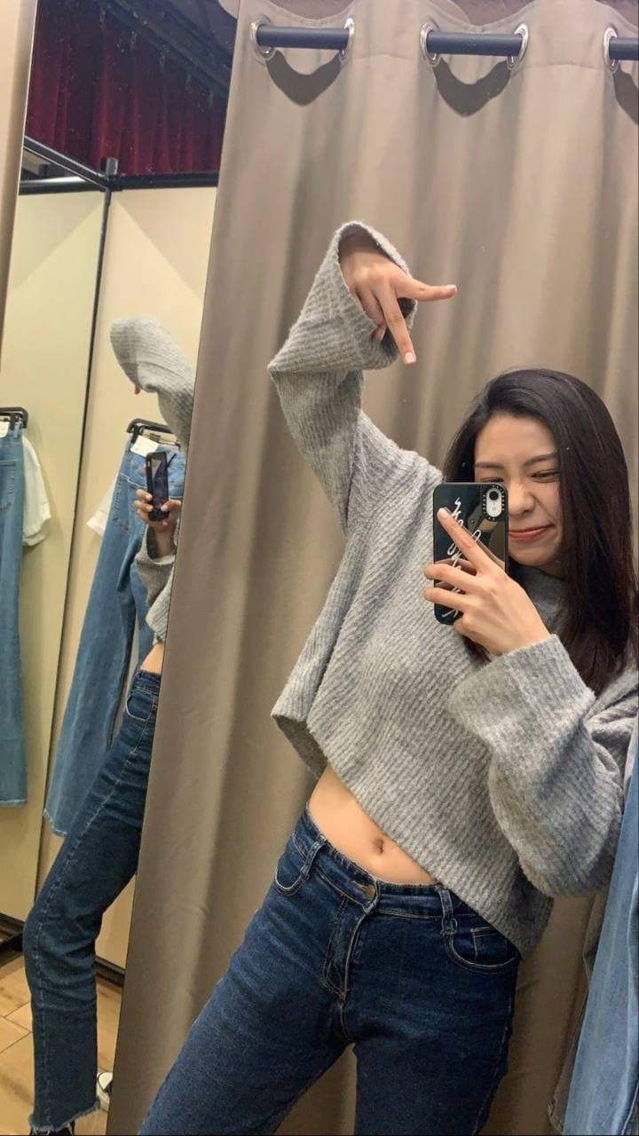 Click to view full size Taiwanese Flight Attendant with Big Breasts_Leaked