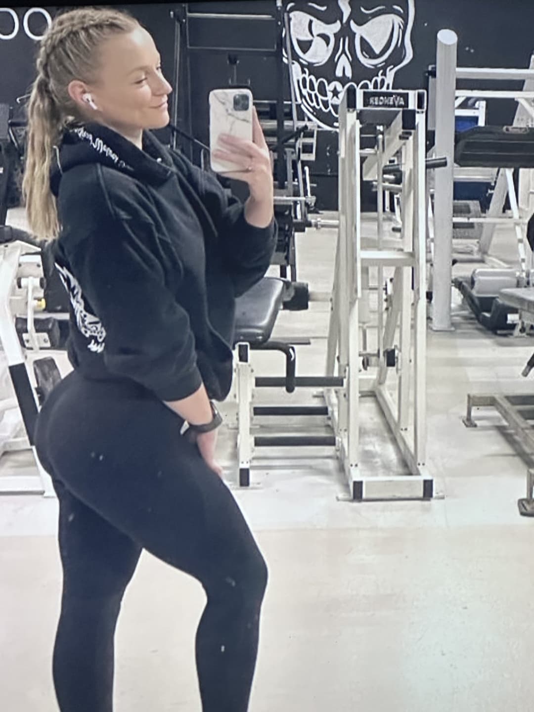 Gym girl let some buff bodybuilder bend her over in locker room. Big ass clapping back on his cock