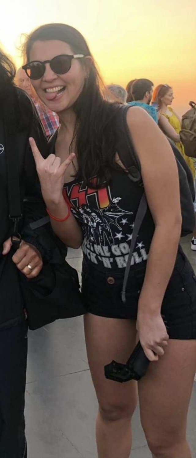 Hot Asian-latina with big boobs and amazing legs. Enjoy!