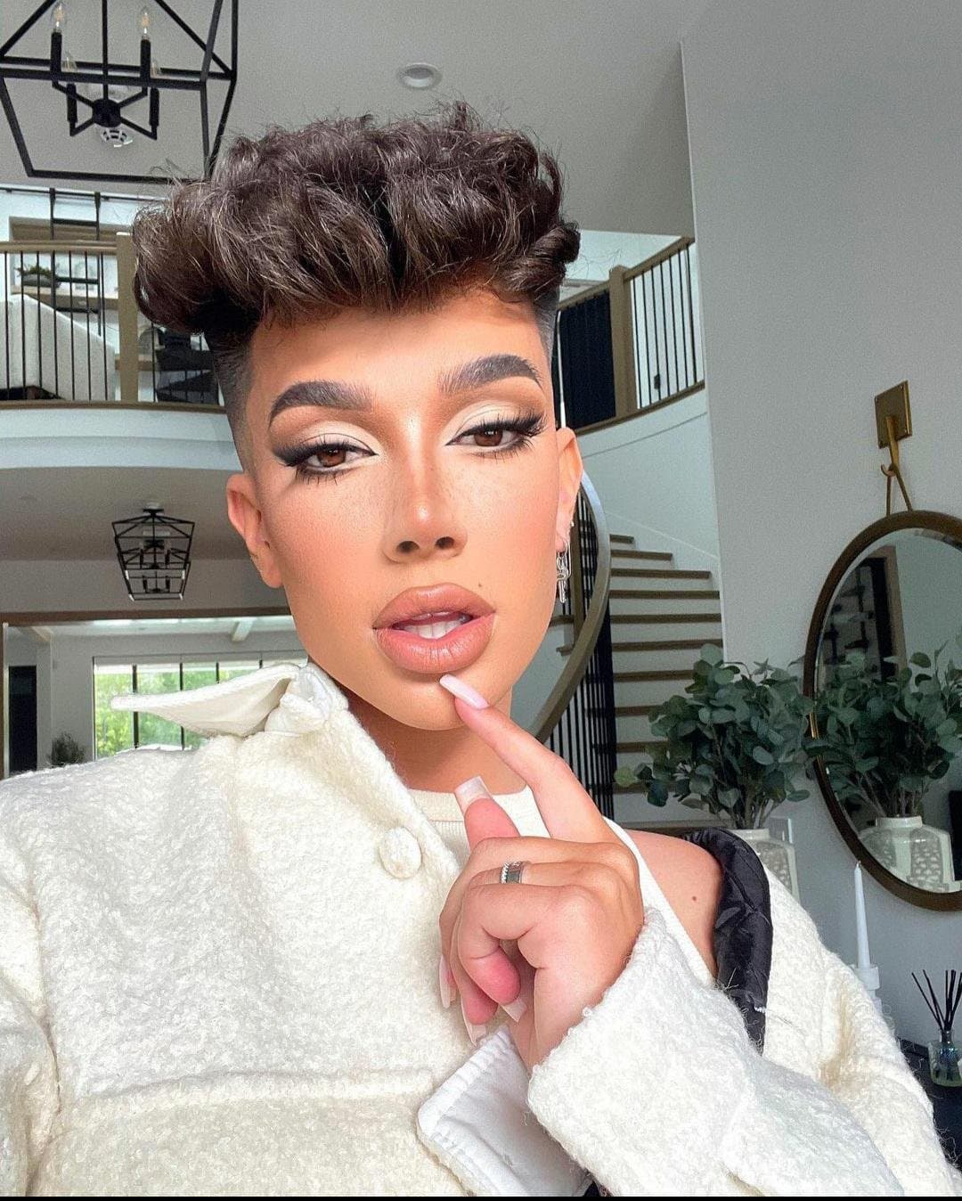 JAMES CHARLES ?? BEAUTIFUL GAYBOY ??????