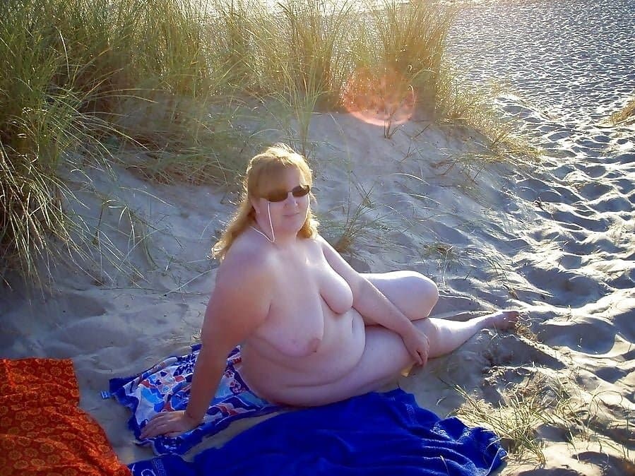 BBW- Grosse cochonne sur la plage