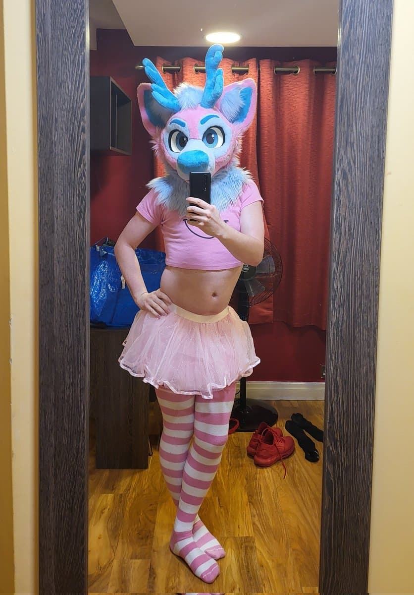 [FURRY] ??? british twink femboy furry with fat ass in deer fursuit (ďêëř_mäġâņ/ďêëřmäġâņäď)