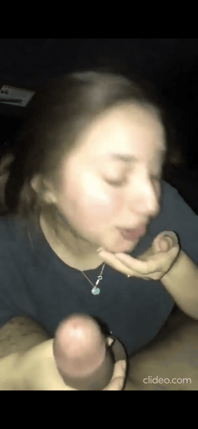 Aliana giving head for money in car