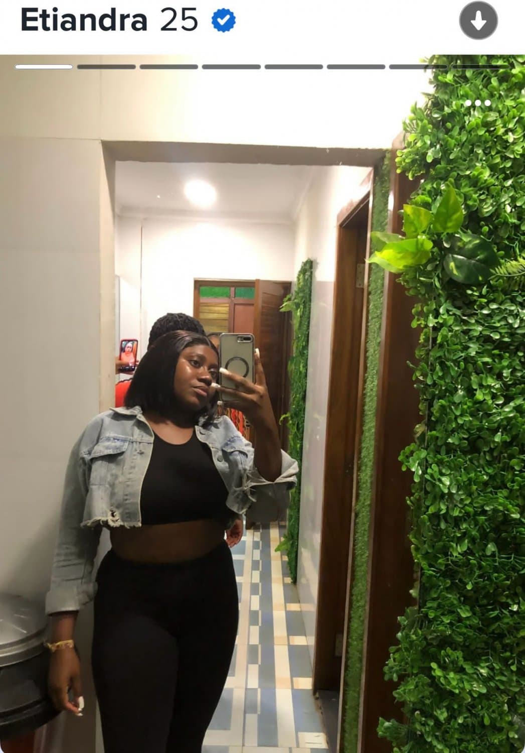 She kinda look good, não acha m?