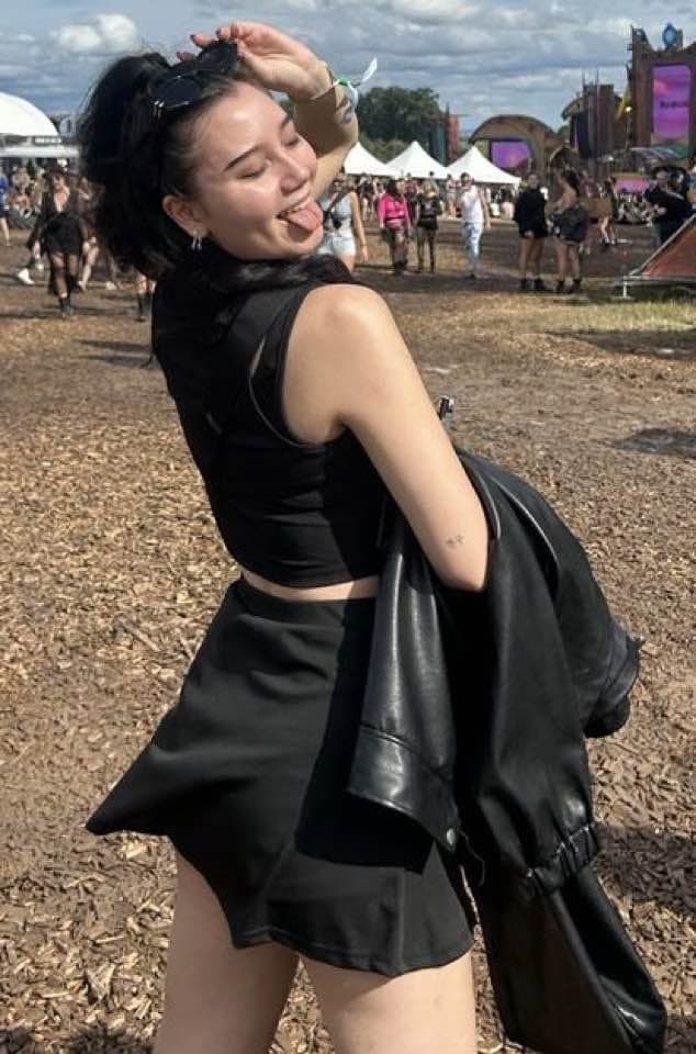 Lena B(22F, USA) shared iCloud videos and photos for jerking. Tight innocent, fit bodied nerdy girl