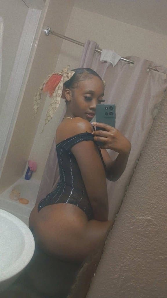 SLIM THICK ROUND? BOOTY? EBONY?.