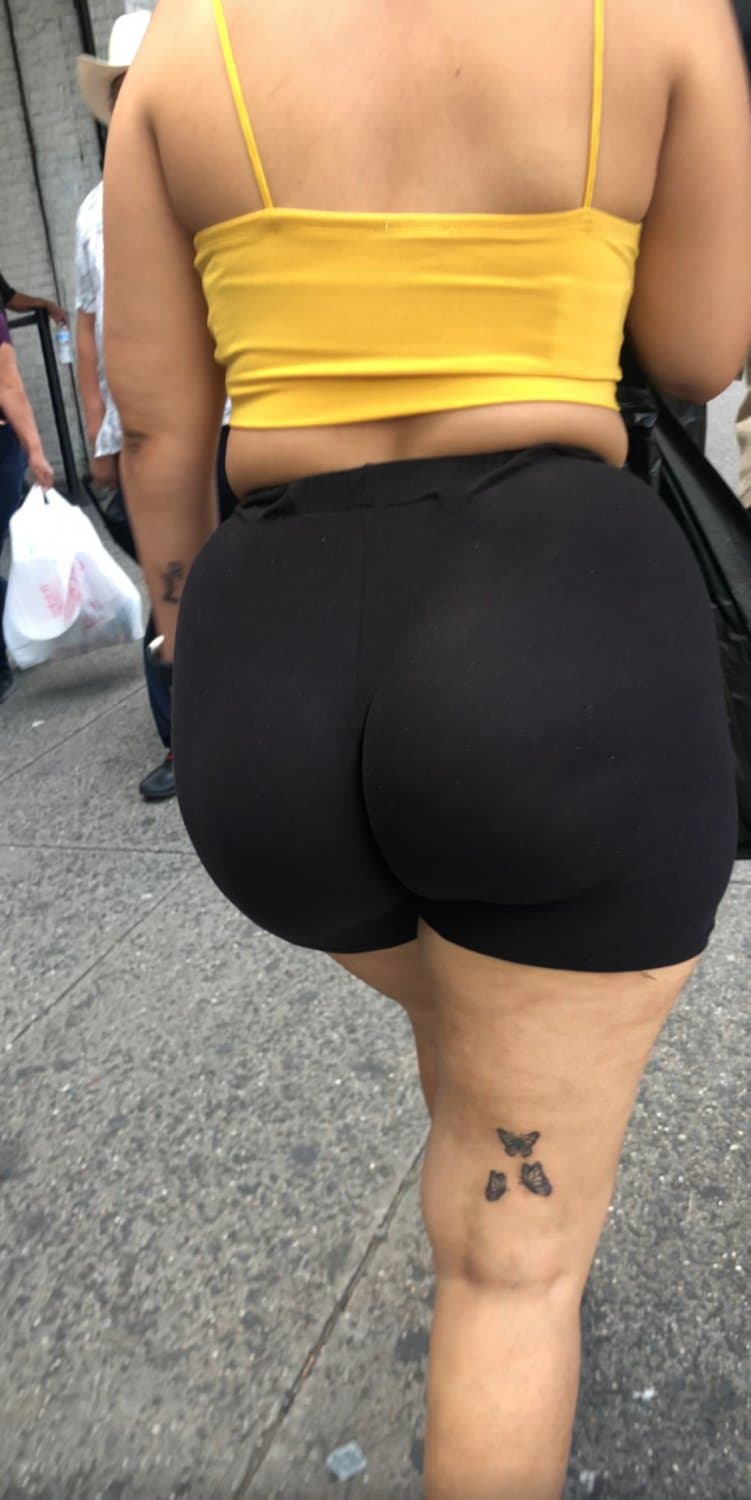 Click to view full size Thick Dominican Walking With Her Boyfriend