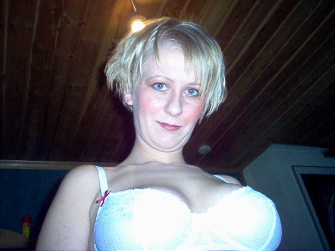 Sexy Milf Pam In Sexy Lingerie