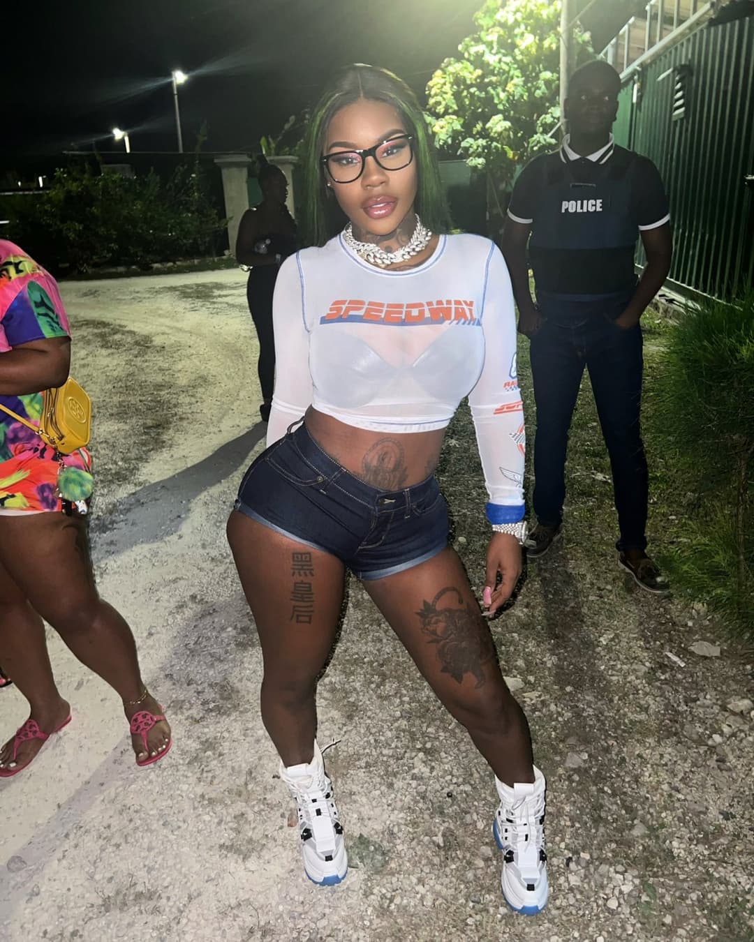 Plastic Ghetto Hoe Šukihäna always going to jamaica to give up that coochie