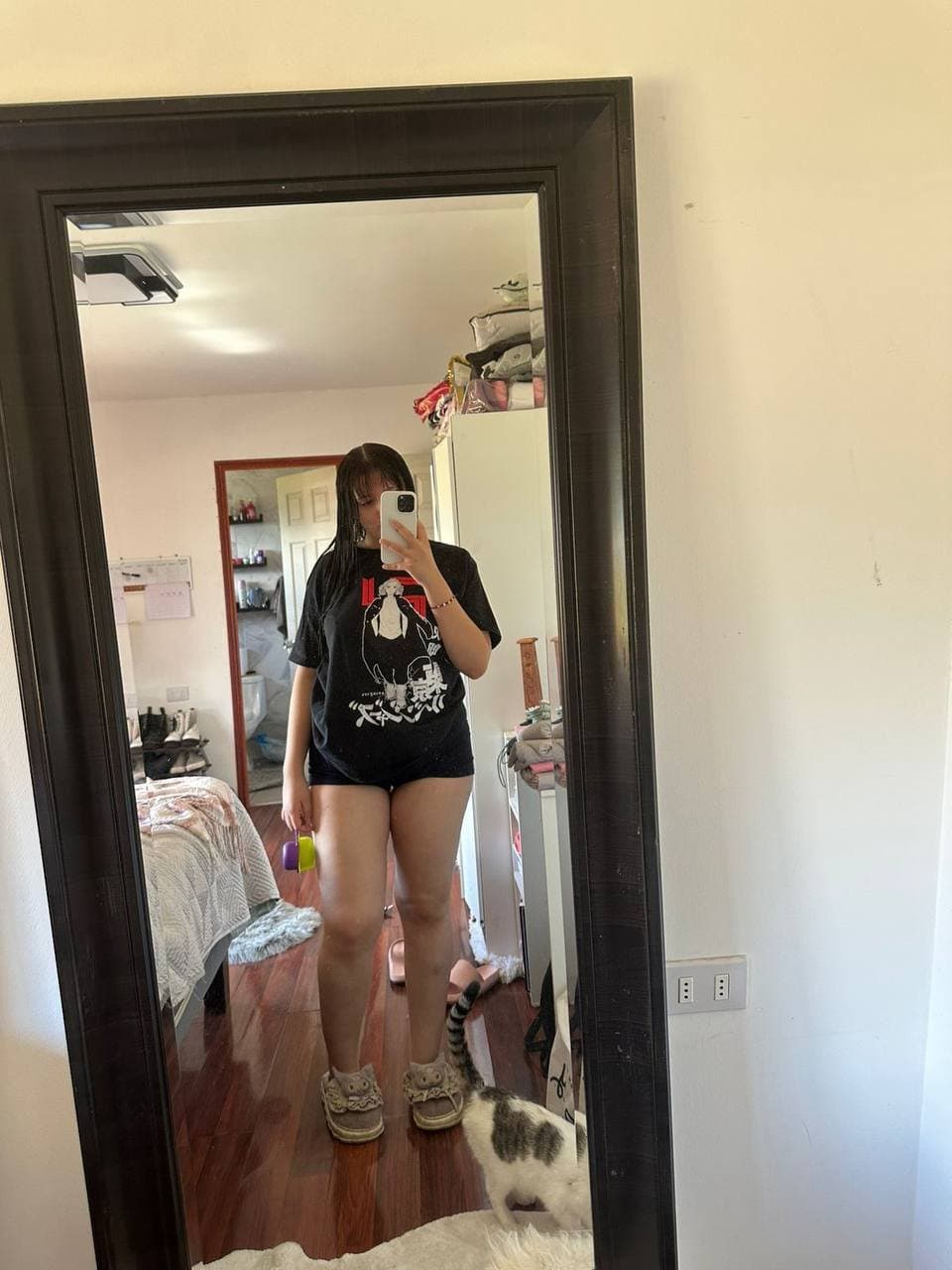 Click to view full size New Toy, likes to pose