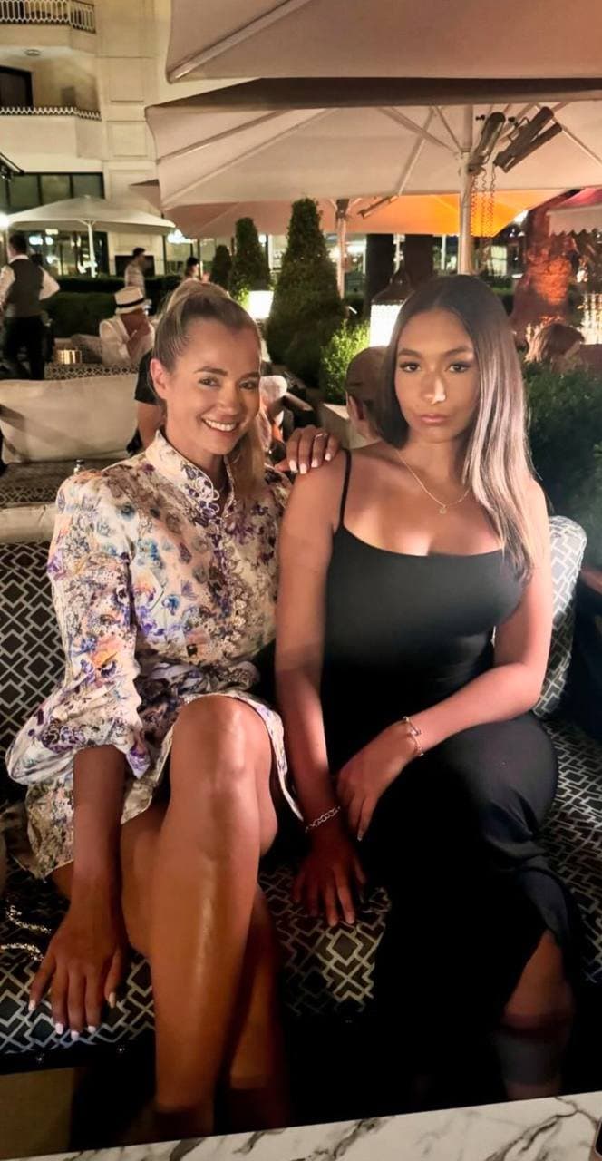 Canadian Mom or daughter?