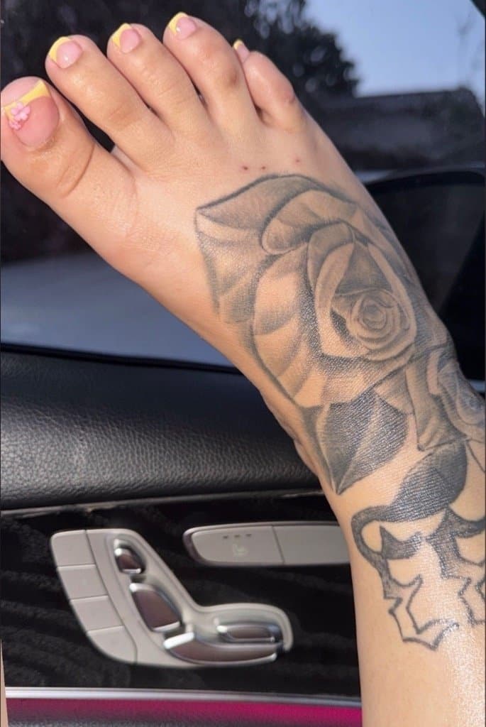 Real Latina bbw sister with a FAT pussy imprint and a fat booty PHONE HACKED . Real photos