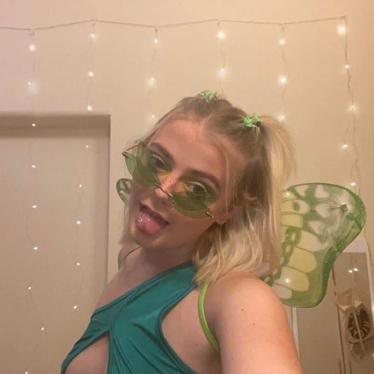 Lucy Paige Farmer wants to be a webslut