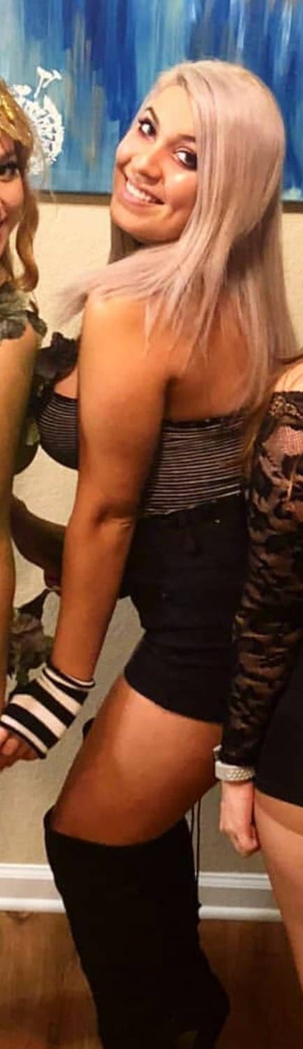 Click to view full size Drunk girl sucking my dick at a a party last night