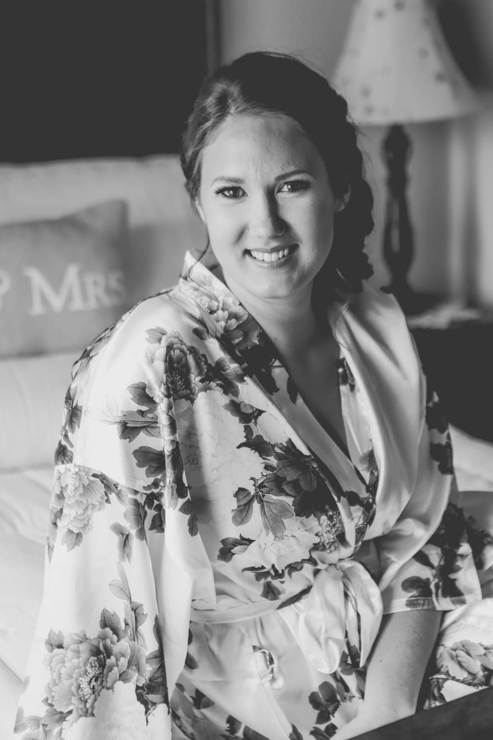 Big tit wife loves to play and show off