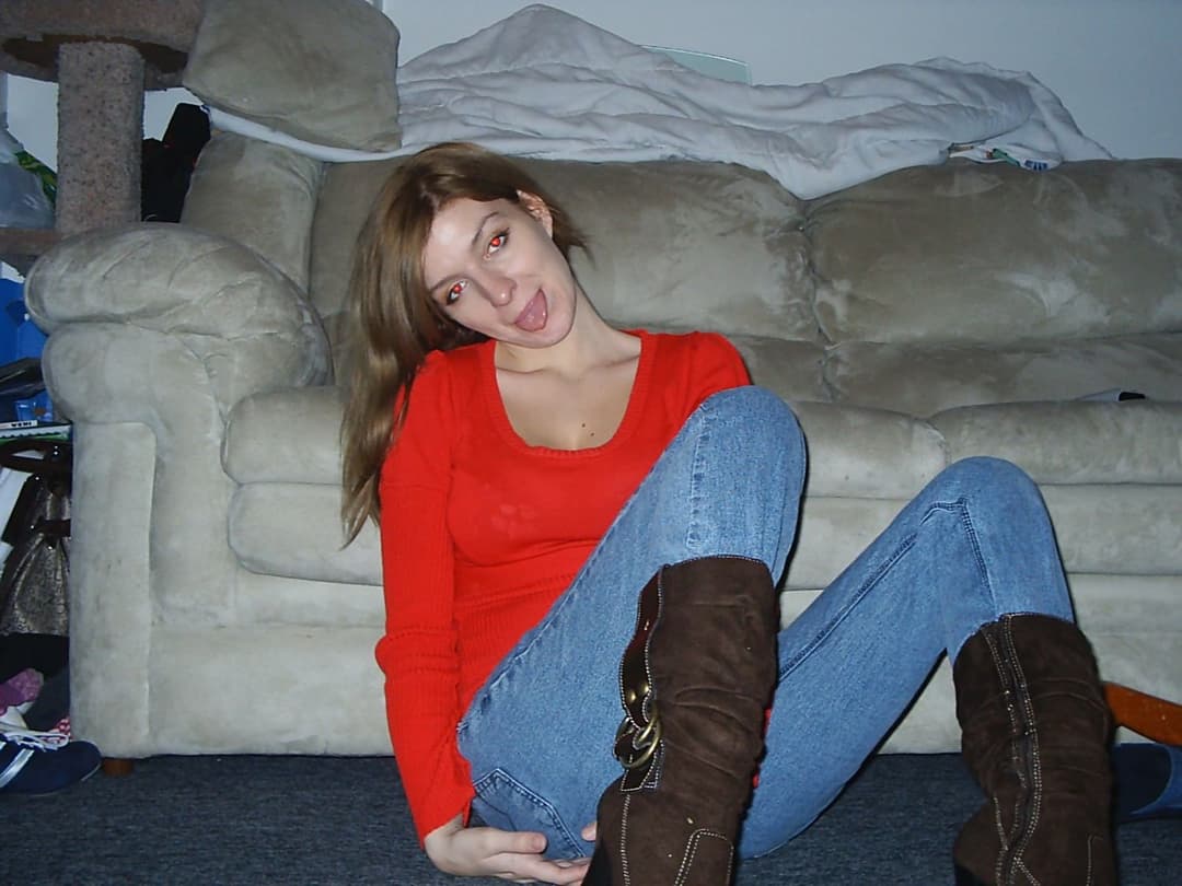 Click to view full size Kady from Ontario - Wants to see some of the world. And that world to see her.