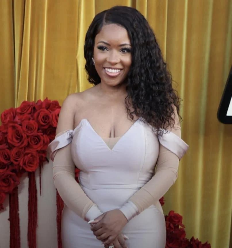 Full figured black politician Jasmine Crockett has thicc curves. Massive mommy milkers