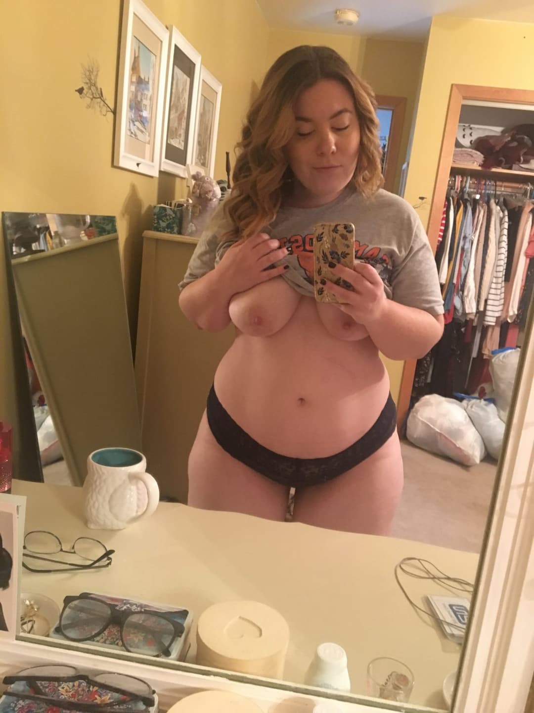 Chubby slut in lace panties