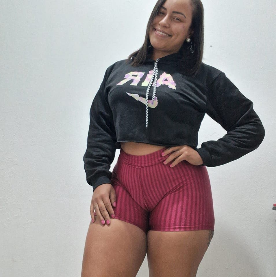 Morena bucetuda, exibe o capô de fusca | Thick Latina, thick pussy cameltoe