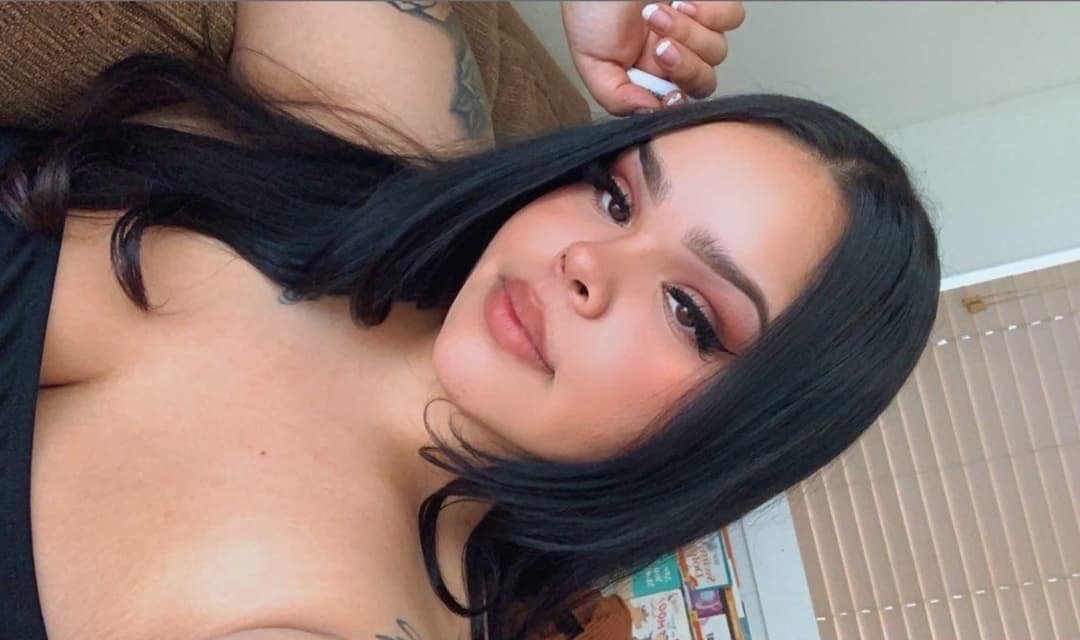 Big boob gf gives head