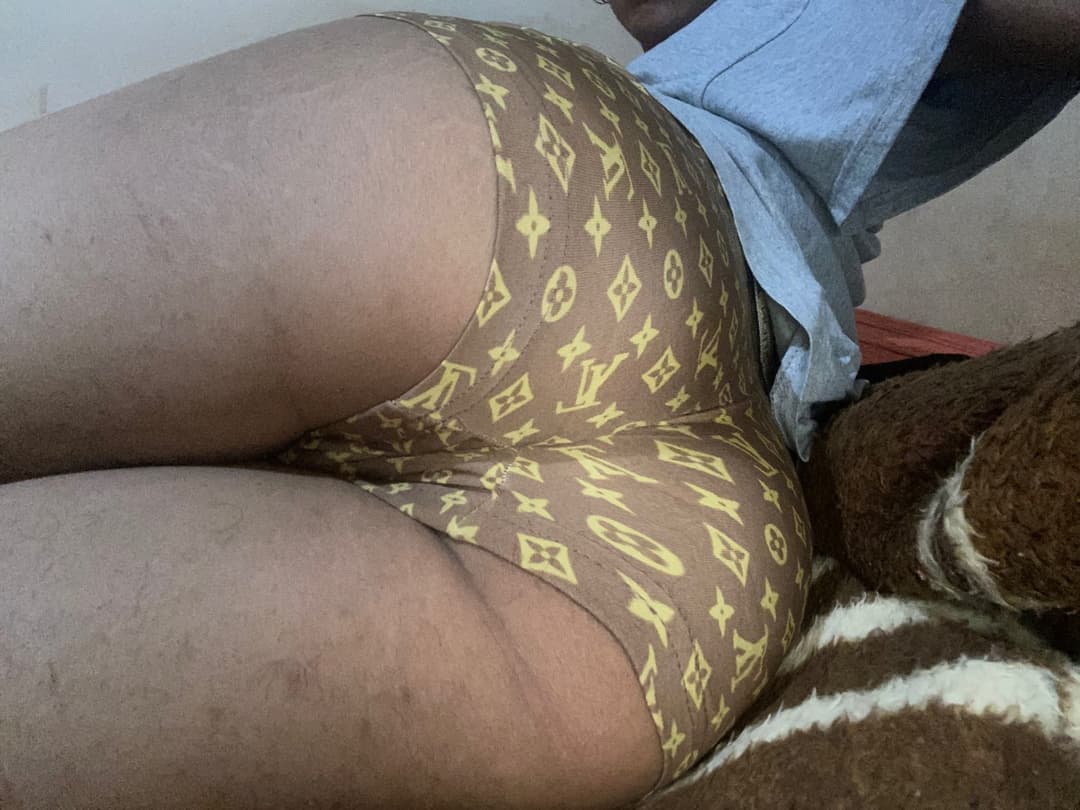 Showing off my girlfriend Nyk showing her ass in panties