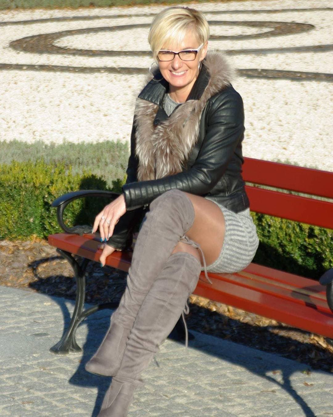 Click to view full size Blonde, Short hair