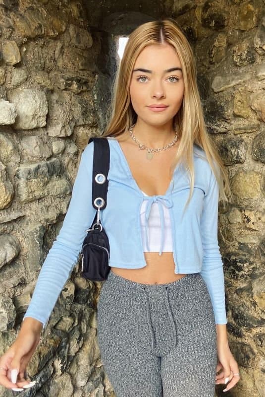 Beautiful Model Harley Elise Chapman