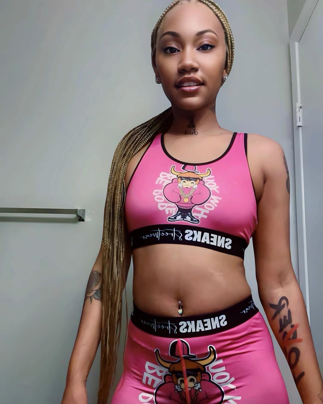 Sexy ebony rapper chick