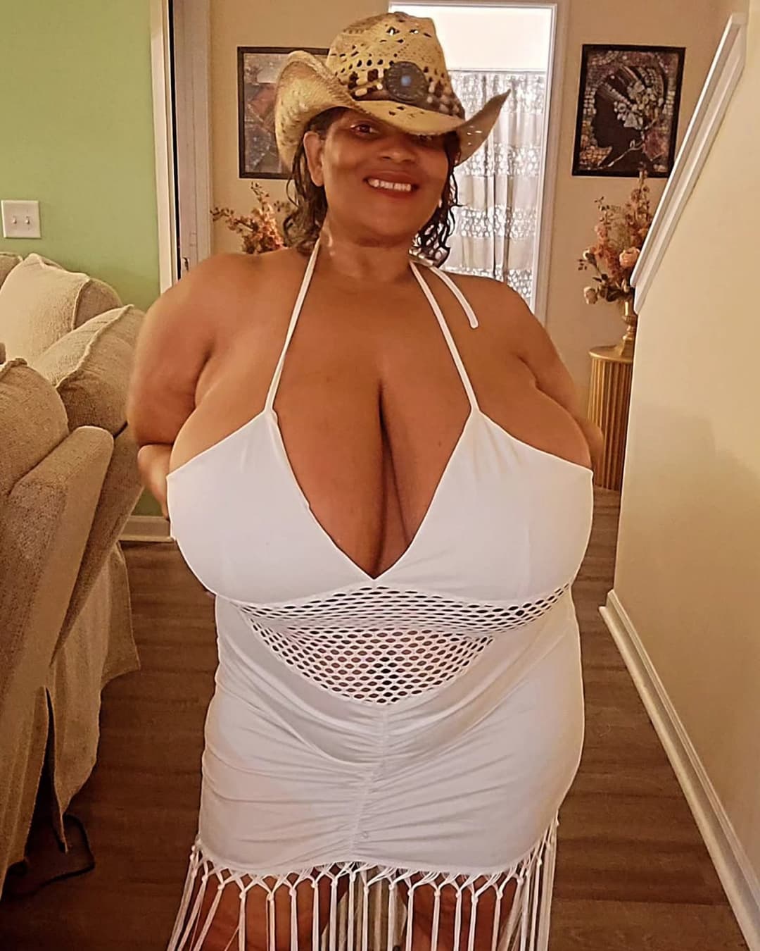 Click to view full size Mature Milf With Super Sized Titties I Want Her Bad Bad& I Would Not Pull Out