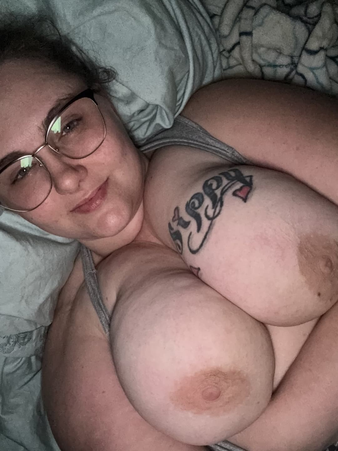 She told me she had a fat ass, big tits,  and toy play.