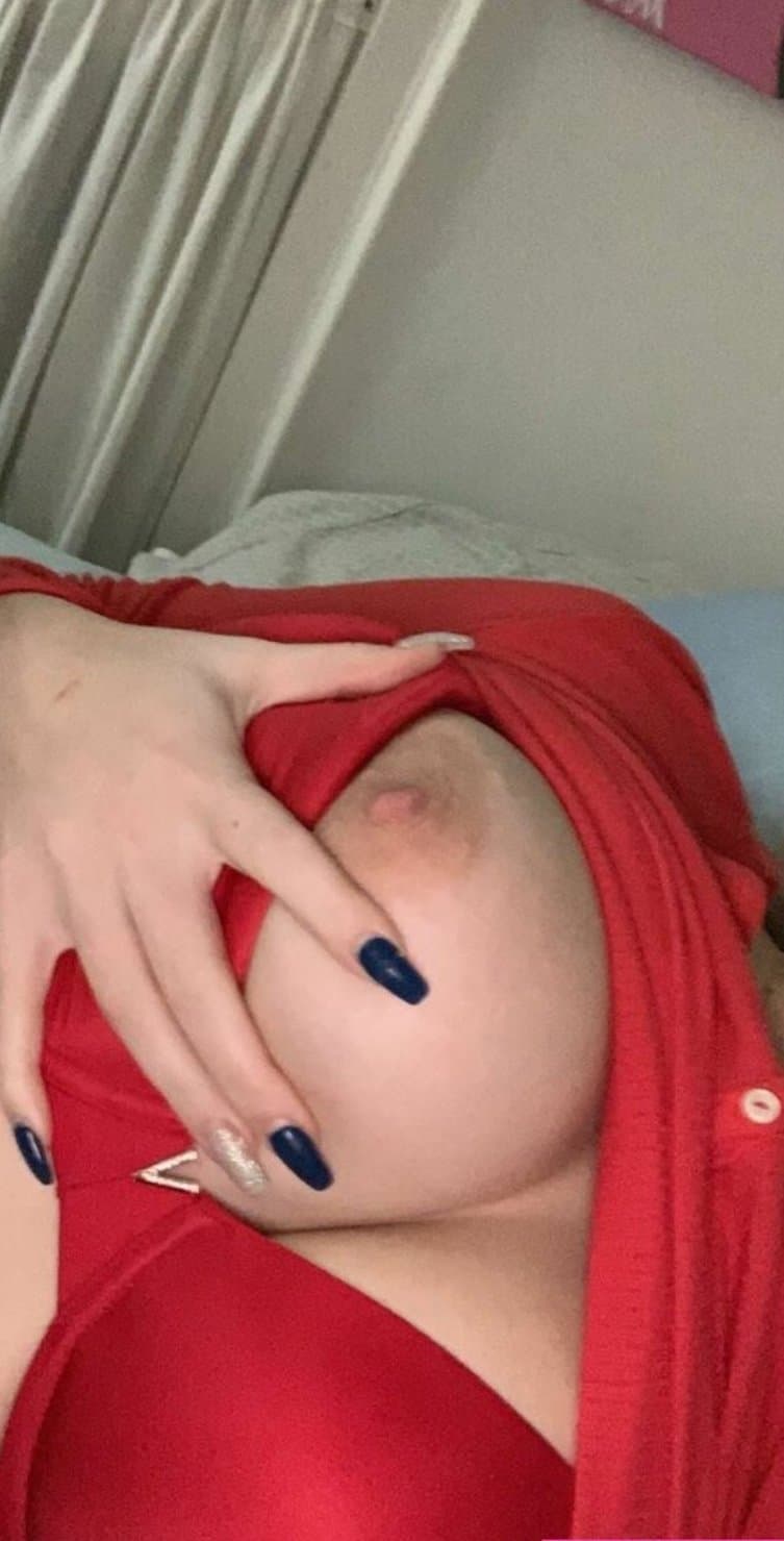 Swedish collage girl leaks her tits