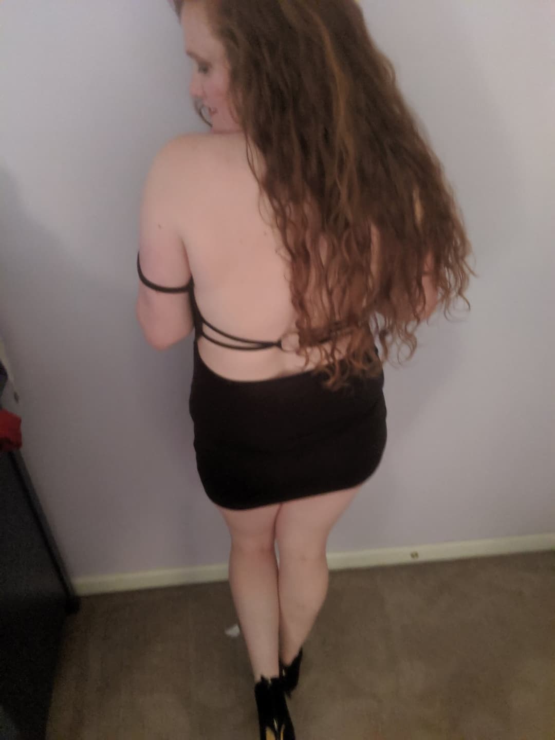 Kik webslut redheadhotwife89. Heather spreads her legs.